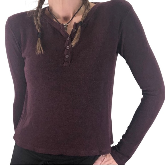 Brandy Melville Knit Thermal Henley Top One Size Wine Cropped Ribbed Casual - Picture 1 of 7